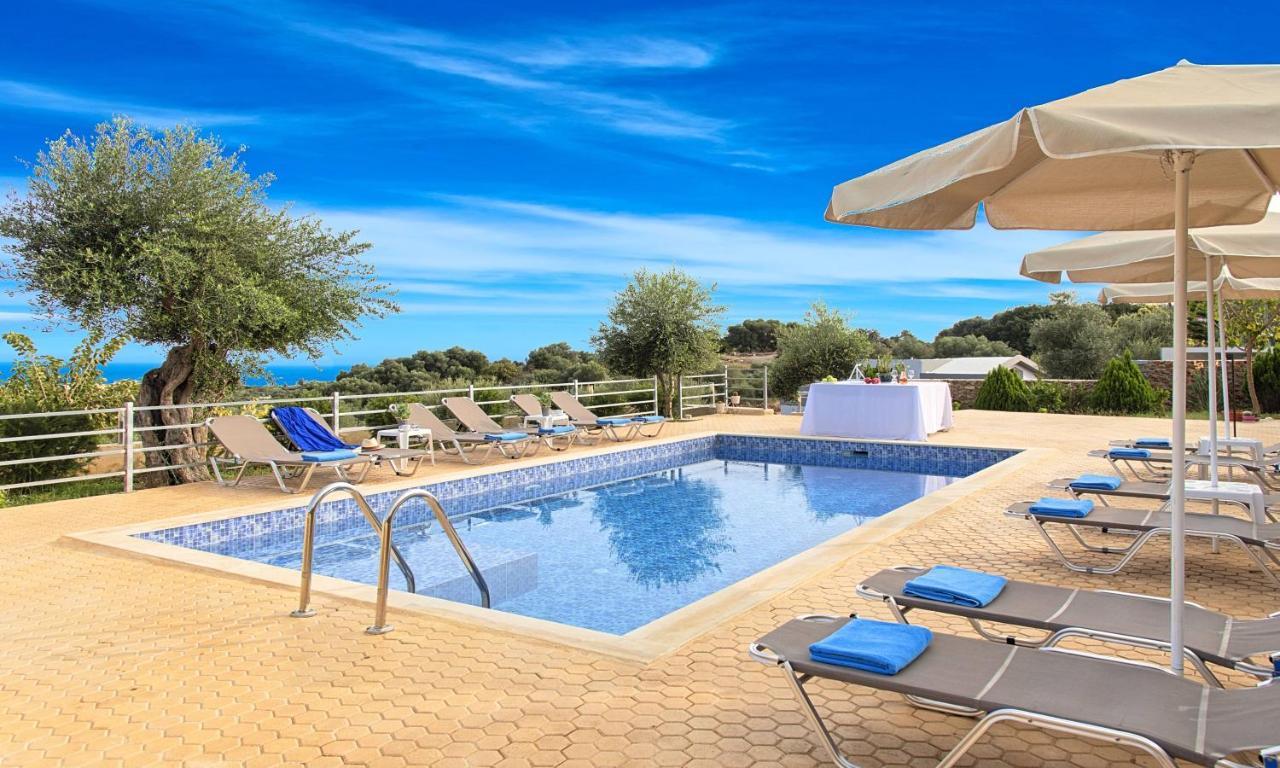 Aqua Blue Villas With Heated Pool Mathés Eksteriør bilde