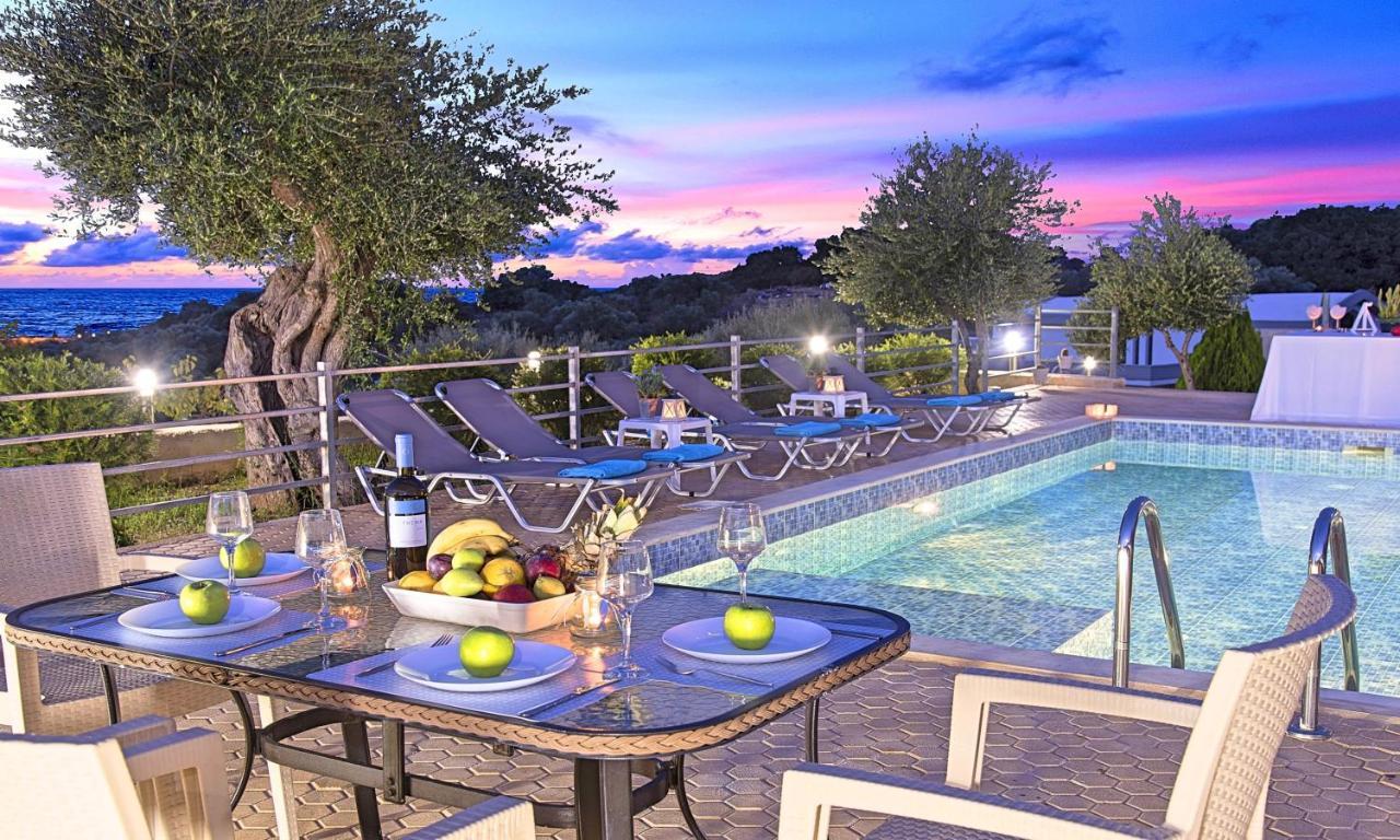 Aqua Blue Villas With Heated Pool Mathés Eksteriør bilde