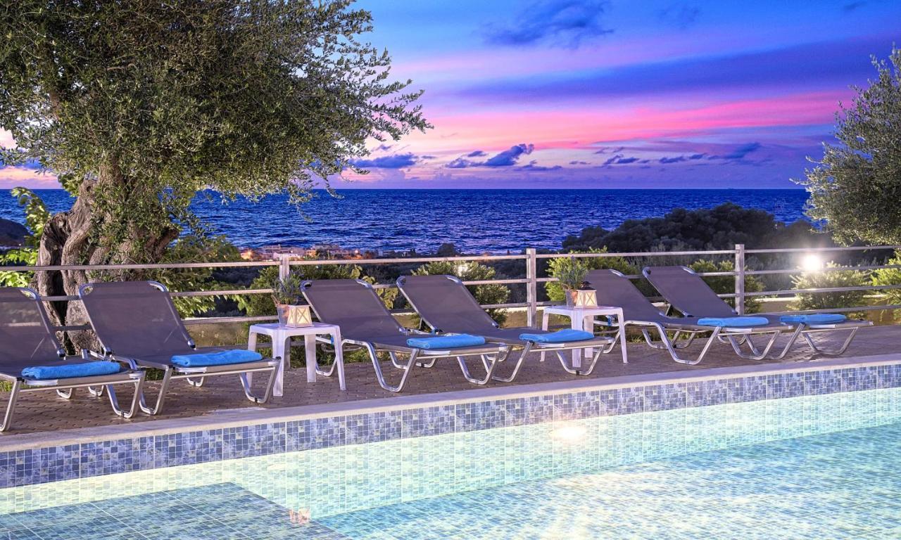 Aqua Blue Villas With Heated Pool Mathés Eksteriør bilde