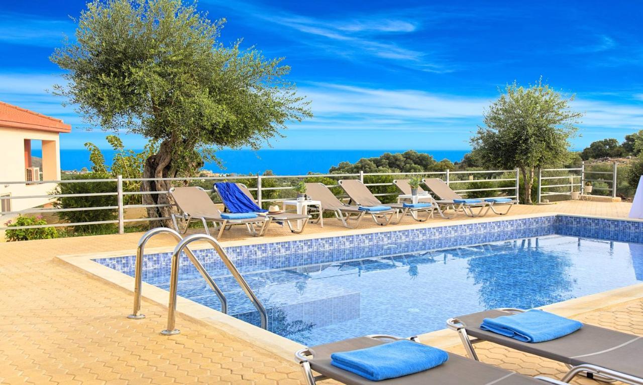 Aqua Blue Villas With Heated Pool Mathés Eksteriør bilde