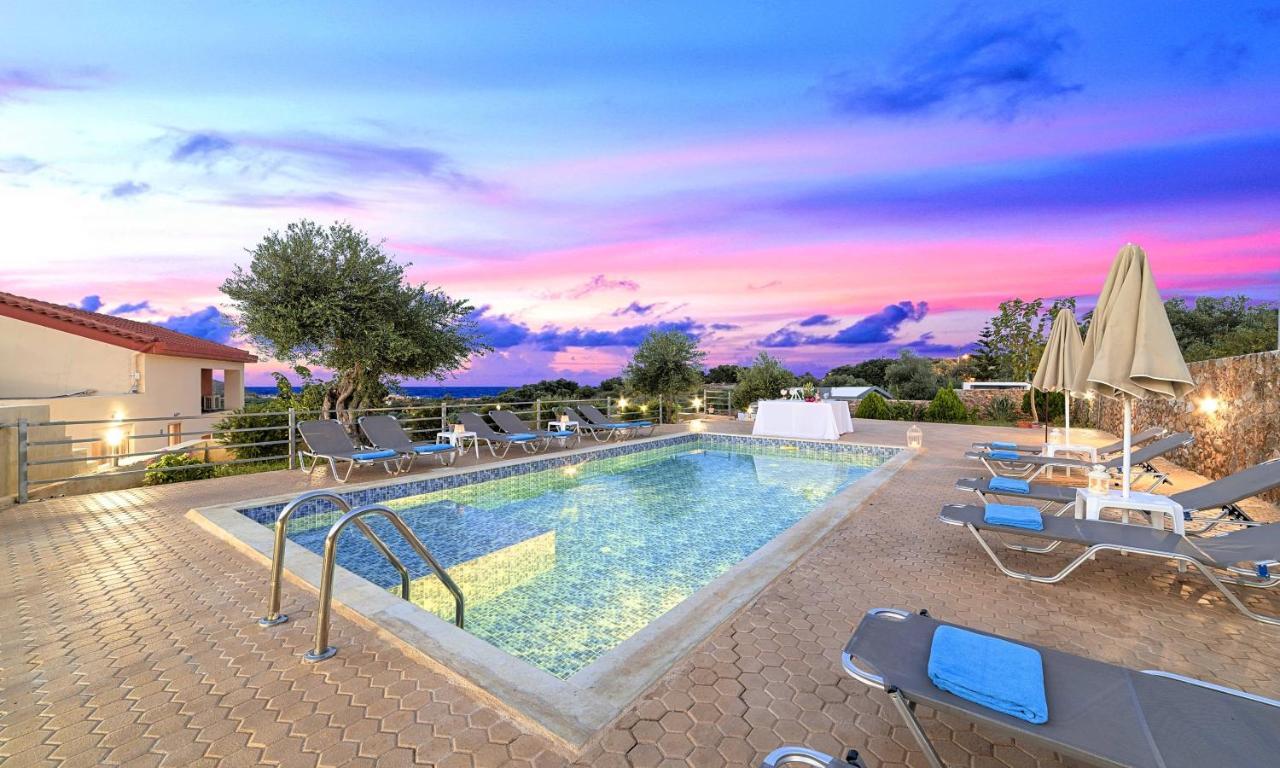 Aqua Blue Villas With Heated Pool Mathés Eksteriør bilde